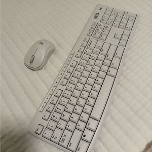 Logitech White Keyboard and Mouse Combo